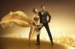 八月照相馆小编说拍油画婚纱照指甲要先做美甲