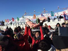 吉林查干湖冬捕“头鱼” 拍出78万元天价