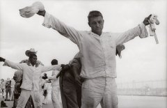 美摄影师与亡命之徒亲密接触记录生活（组图）