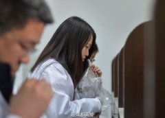 90后美女“闻臭师”能鉴别4000多种臭味(1)