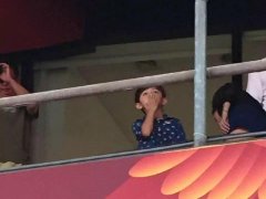 诺一霓娜兄妹与夏天在鸟巢看世锦赛 网友大赞可爱