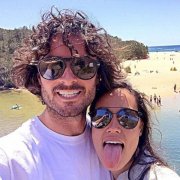 情侣旅游惨遇食人族 男被扒衣女遭轮奸