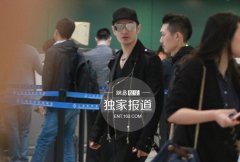 黄晓明欧洲拍婚纱照后回国 现身机场无视镜头