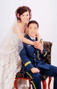 中国军人晒唯美军装婚纱照 萌娃抢镜(组图)