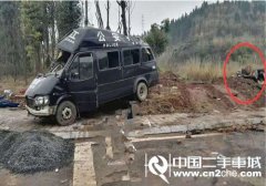 悲痛!四川一特警巡逻车与轿车相撞致两名特警遇难