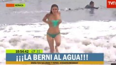 智利女记者直播中比基尼滑落走红