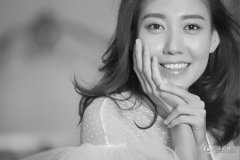 高露唯美杂志写真曝光 甜美笑容和暖婉约