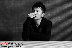 组图：雷佳音黑色系写真 展现独特忧郁气质