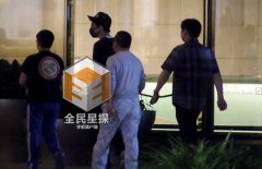 成龙开饭局美女伴驾 房祖名赶来受训