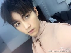 陈晓晒自拍眼神忧郁 网友：帅到没朋友！(图)