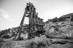 美摄影师大胆创意：废弃建筑拍摄裸替女人像（组图）