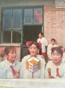 赵丽颖童年可爱照曝光 曾是文艺标兵(图)