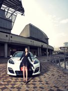 公路性感冷艳美女