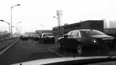 亿元迎亲车队秒杀温州裸体婚纱照 盘点各种土豪奇葩婚礼/图