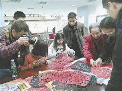 瑞昌剪纸放异彩(组图)