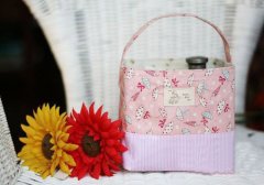 网友手工制作的DIY的小花篮和布艺墙挂饰品