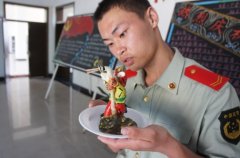 十二生肖动物版“面塑消防员”送进“红门”