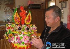 图:面塑艺人年前赶做