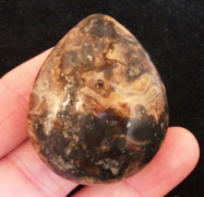 琥珀工艺品和琥珀昆虫的加工流程