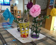 转塘幼儿园：巧手DIY，报纸变花篮！