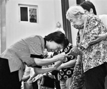 日本艺人手工制做栩栩如生传神动物戒指