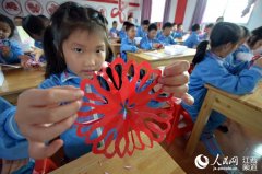 小剪刀“剪出”大世界