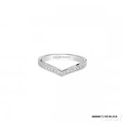 秋冬戴配饰哪家强？杨幂王珞丹尚雯婕靠枚戒指就赢了！