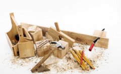 津南区：木料打造工艺品 “木痴”想办免费展览