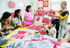 听故事学剪纸 重温山西抗战史