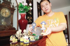 天津“泥塑达人” 26岁小伙建造指尖上“动漫王国”