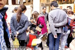 南宁师傅用硬币制作首饰 律师称此行为涉嫌违法