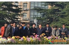 华北理工大学领导参观本校第十二届菊花展