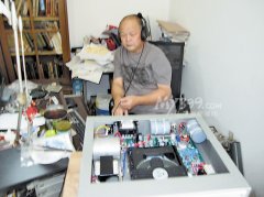 年逾花甲爱好音乐 环保老师痴迷电子DIY功放胆机