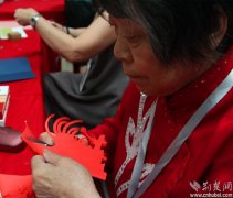 8.5米长剪纸作品《富春山居图》在仙桃展出