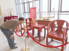 南阳居民近距离观赏大师作品 “燕京八绝”带来的非遗思考