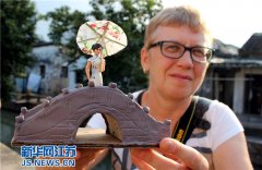 面塑《江南桥韵》亮相苏州