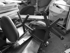  办公椅支架改装的玩具椅