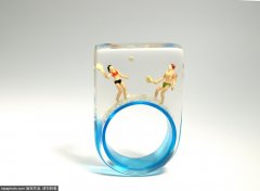 德国设计师将微型世界镶入首饰