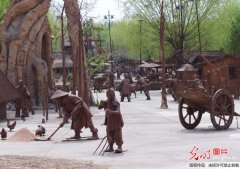 农民企业家斥1.5亿打造泥塑《清明上河图》(1)