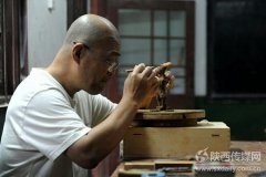 为“勿忘国耻”献身的草根艺术家的作品找合适的“家”