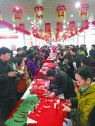 剪出的雪花是人心的期盼