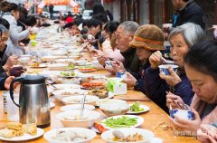 钭银菊:剪纸令我神怡心静