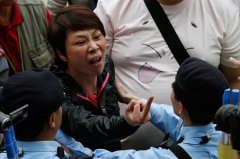 宝鸡难得一见“虎头帽” 200元一个卖的俏(组图)