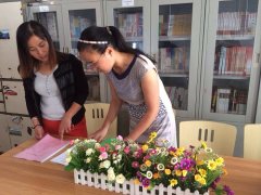 图书馆到女山湖镇冯郢村帮助指导农家书屋工作