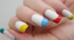 在家也能diy！给自己打造一款水染美甲如何？