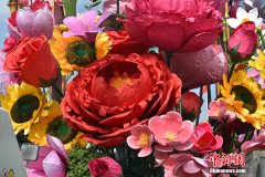 [新华网云南频道] 天安门广场布置“祝福祖国”大型花篮造型花坛