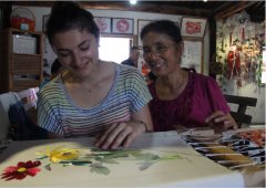 鄞州：外国大学生和孩子们一起领略非遗文化的魅力