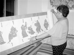 邢台巧手剪娘痴缠美丽剪纸 剪出水浒108将