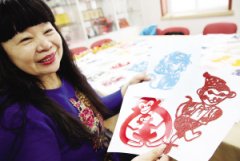 “百猴闹春”剪纸漂洋过海：神态各异 栩栩如生