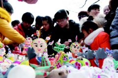 传统作坊遇尴尬 “现代”泥娃娃承经典惹人爱